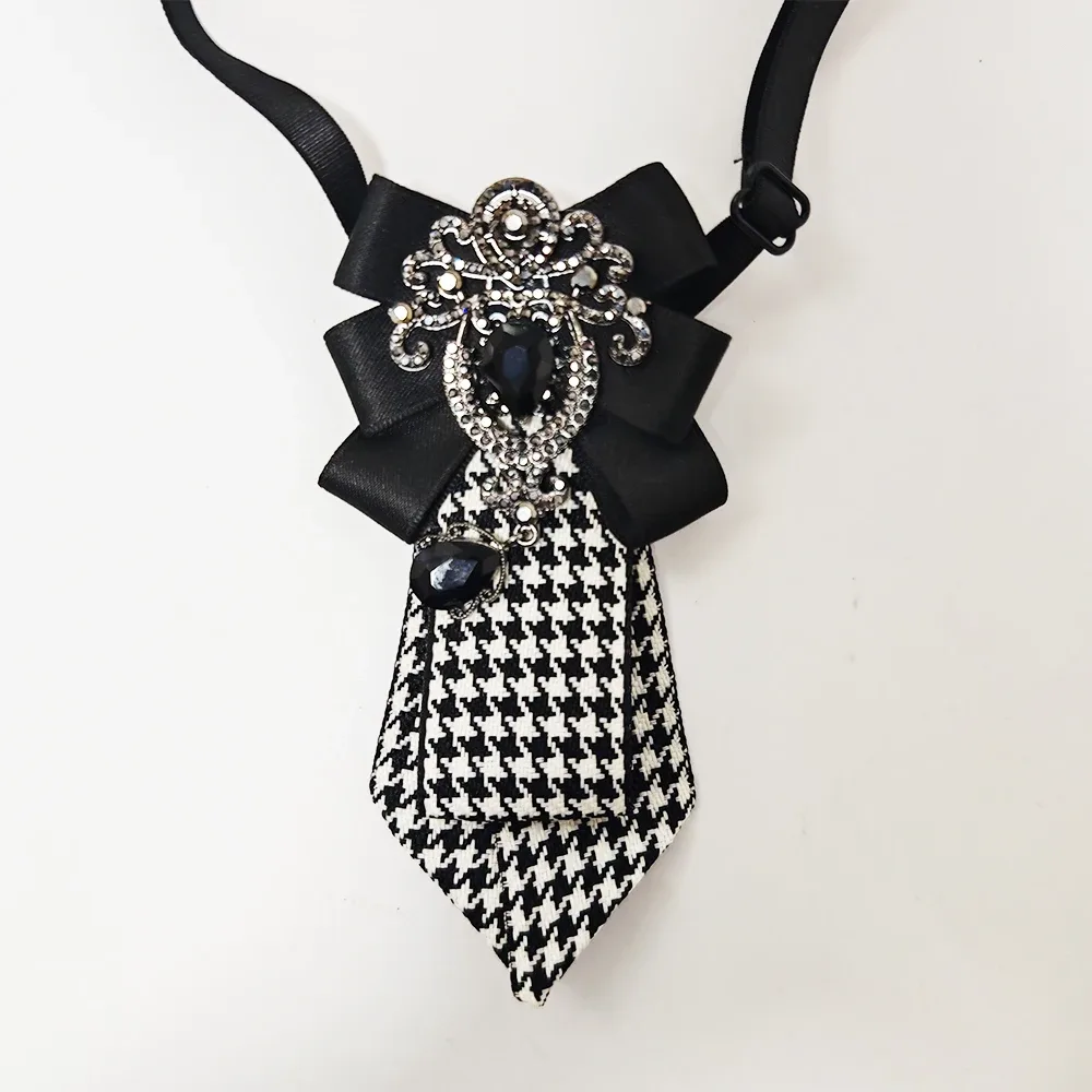 Cravate à carreaux noire pour femme