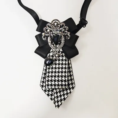 Cravate à carreaux noire pour femme
