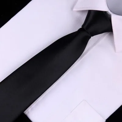 Cravate noire à clipser unie en polyester – image 3