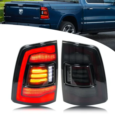 Feux arrière LED séquentiels noirs